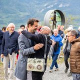 Sébastien Rey, directeur de Rhône FM, retrouve l'animateur Jean-Marc Richard pour l'inauguration du P'tit studio radio de la Vigne à Farinet